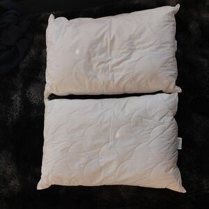 BeautyRest White Luxury Pillows, Standard Size, 28x18. Set Of Two